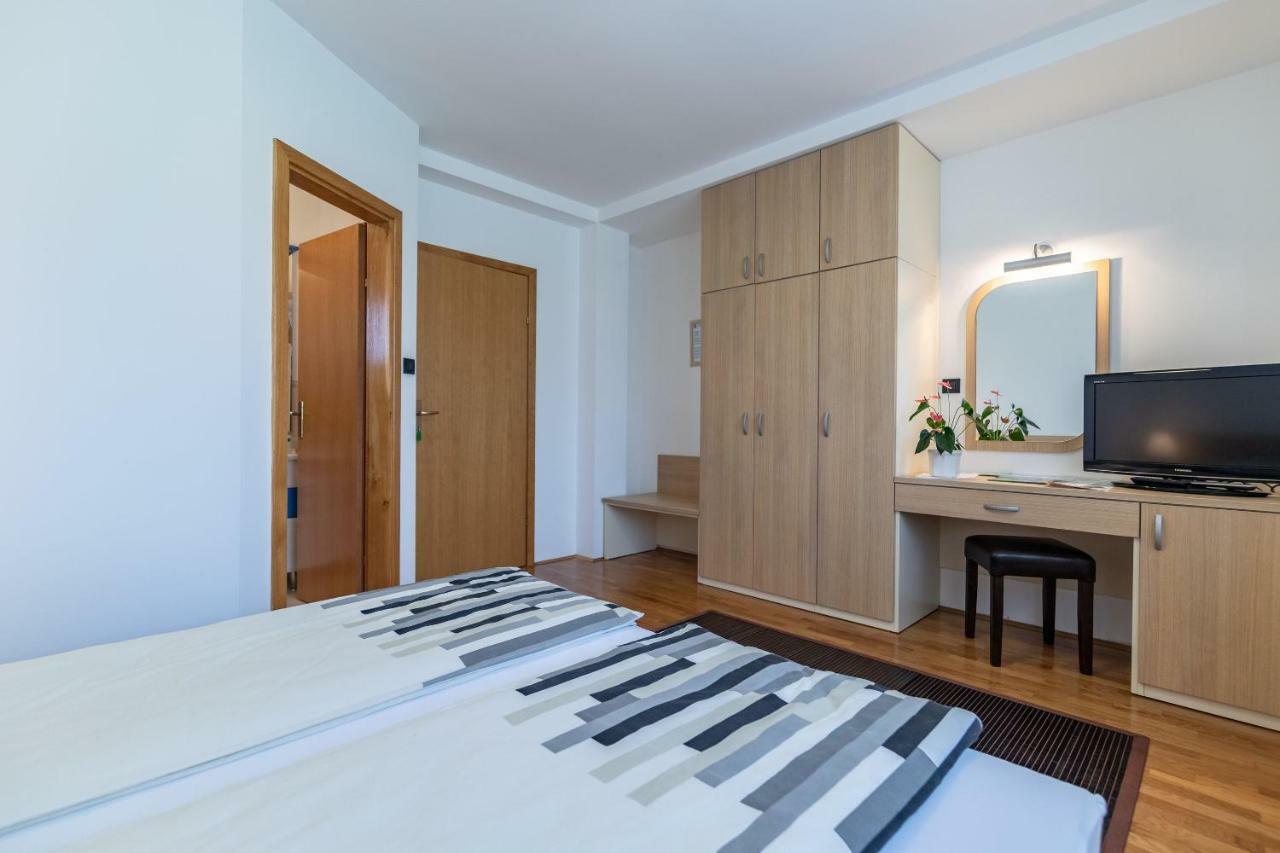 Apartments And Room Robert Korenica Zewnętrze zdjęcie